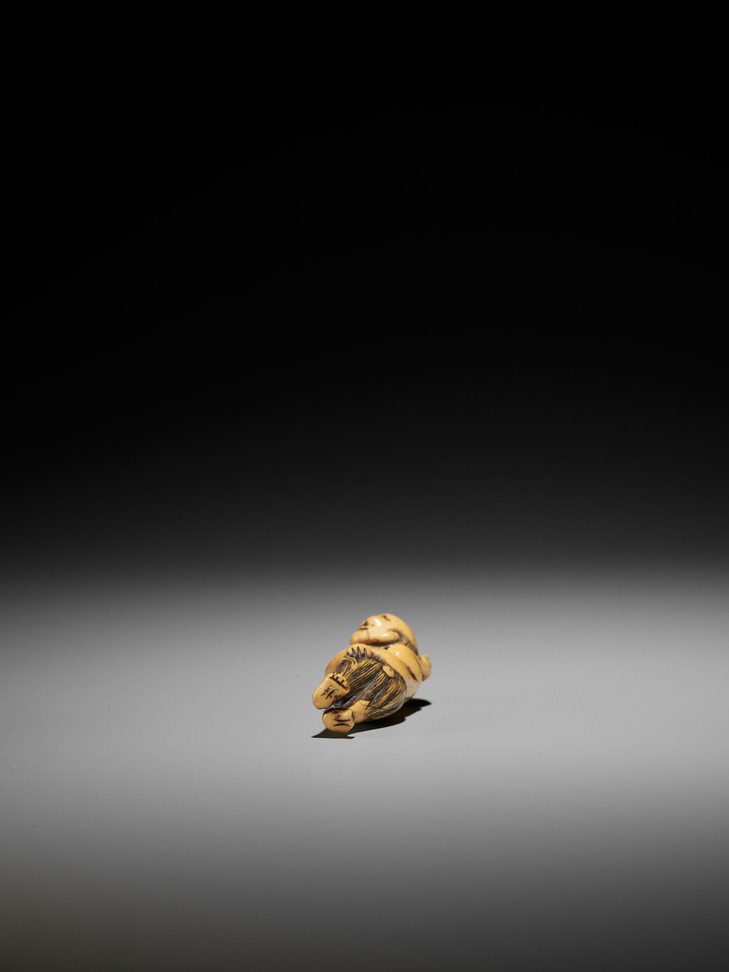 A RARE NETSUKE OF A MALE AWABI DIVER - Image 8 of 8