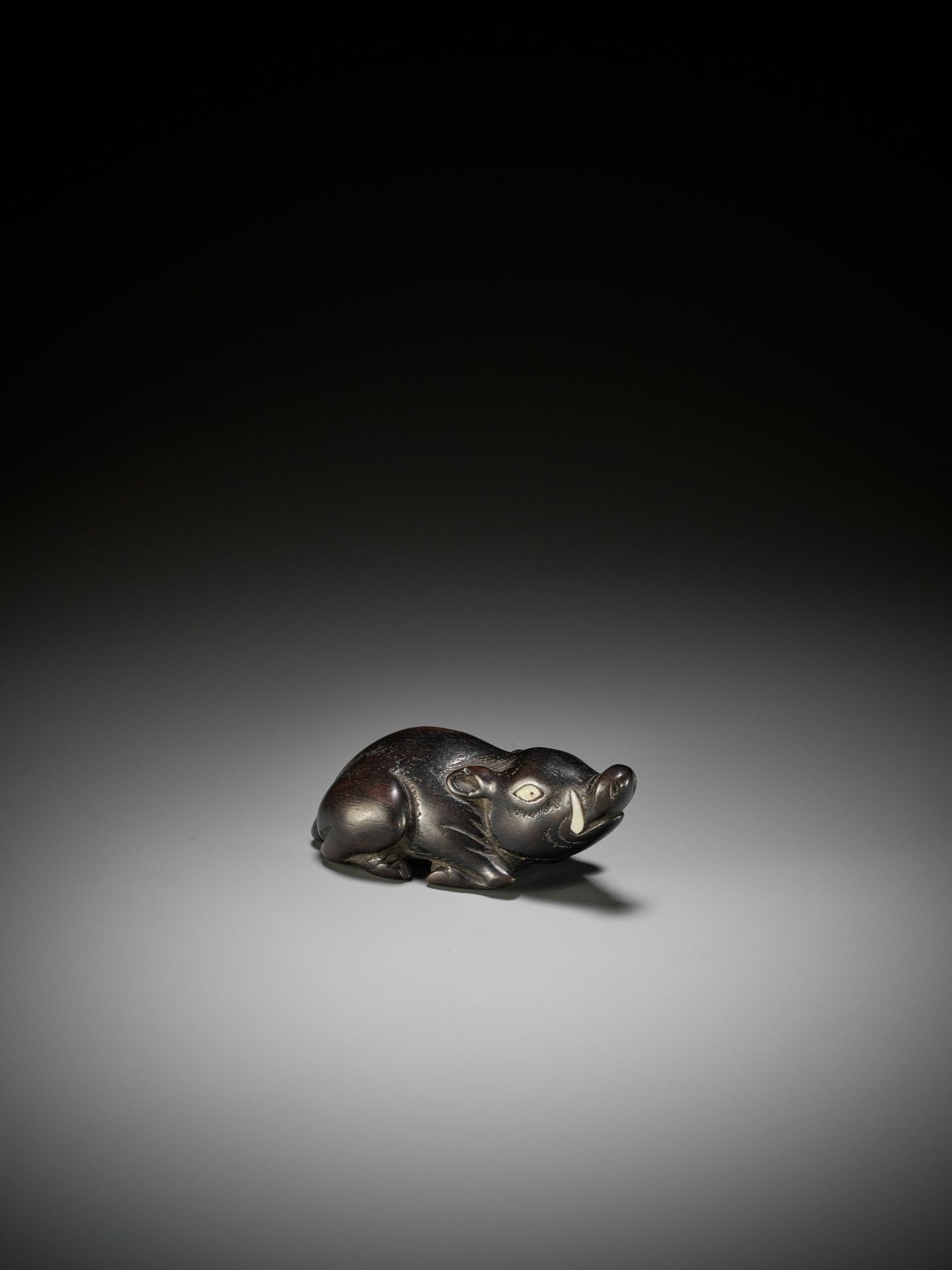 A LARGE AND OLD DARK WOOD NETSUKE OF A RECUMBENT BOAR - Image 3 of 9