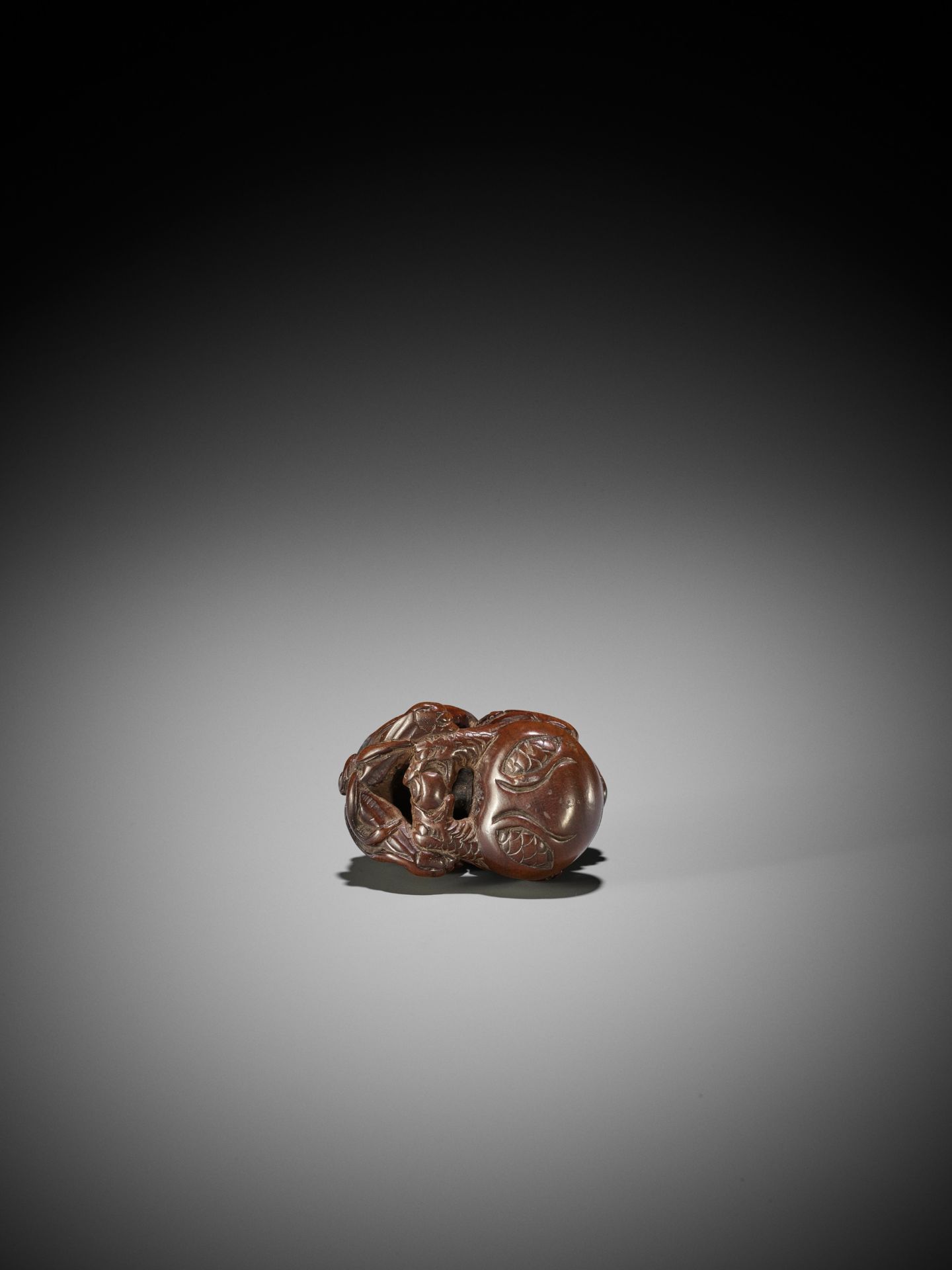 AN EARLY WOOD NETSUKE OF A SHISHI ON A MOKUGYO - Image 8 of 8