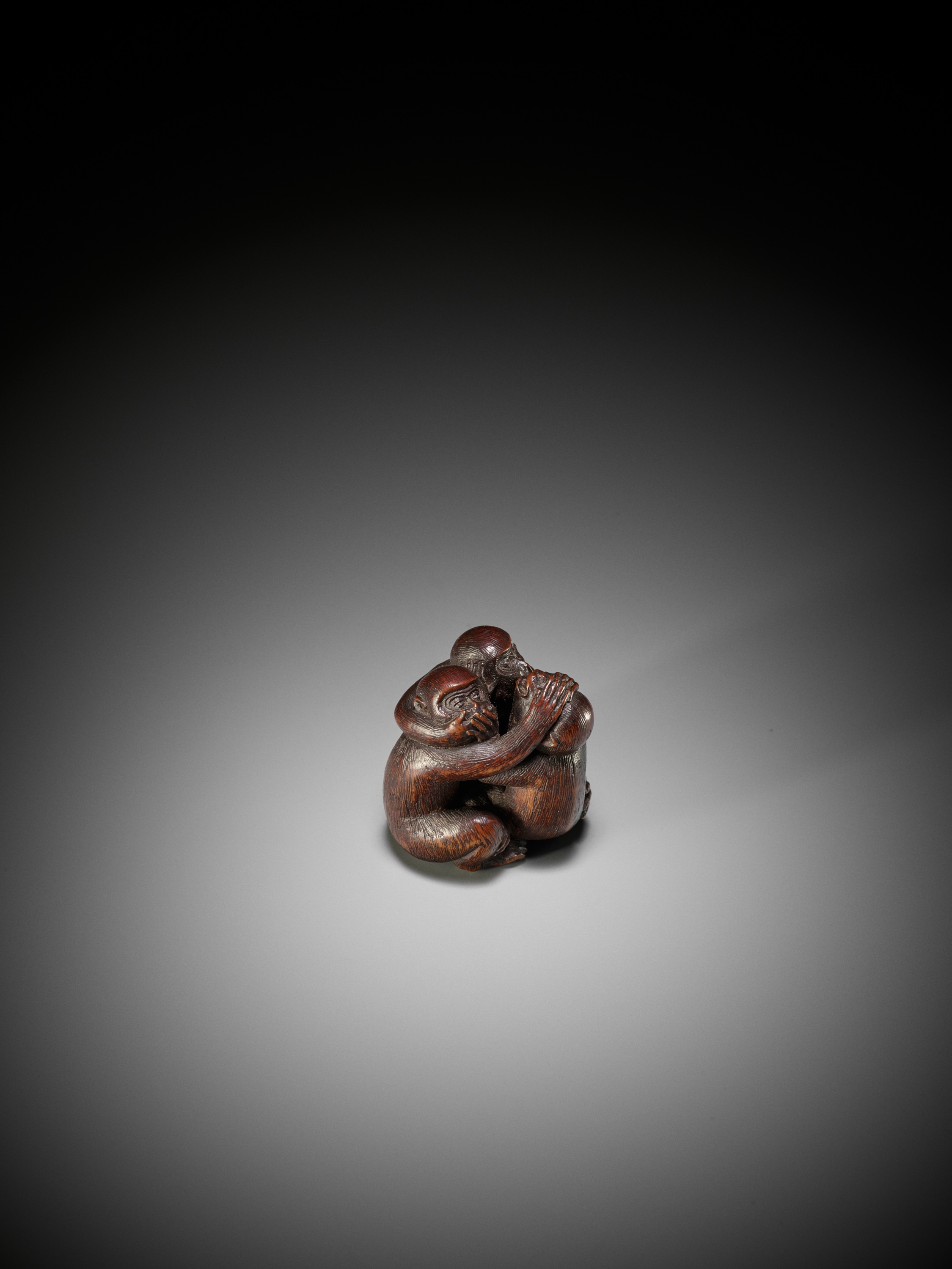 SHUGETSU: A FINE WOOD NETSUKE OF THE SAMBIKI SARU (THREE WISE MONKEYS) - Image 6 of 9