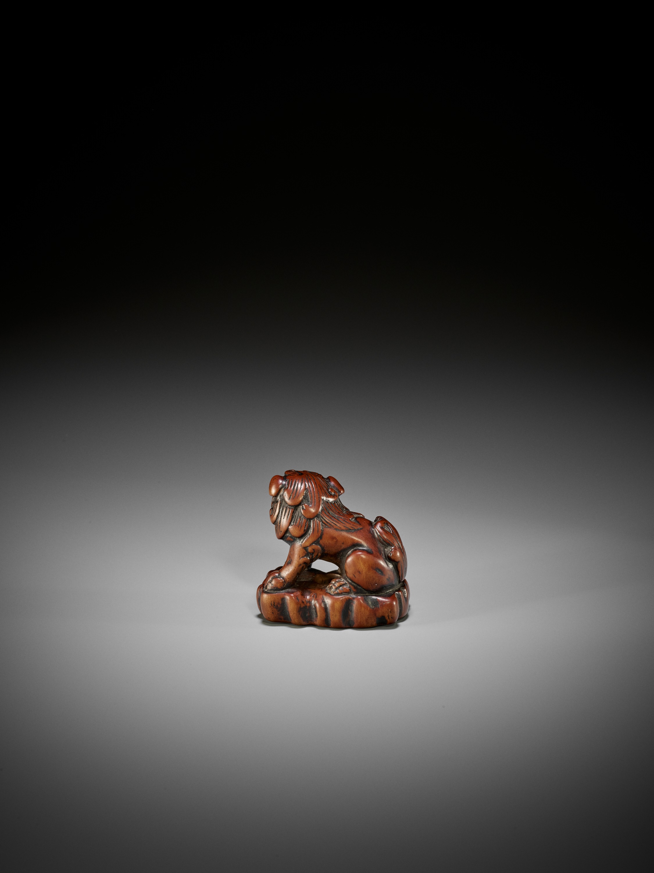 A GOOD WOOD NETSUKE OF A SHISHI - Image 3 of 11