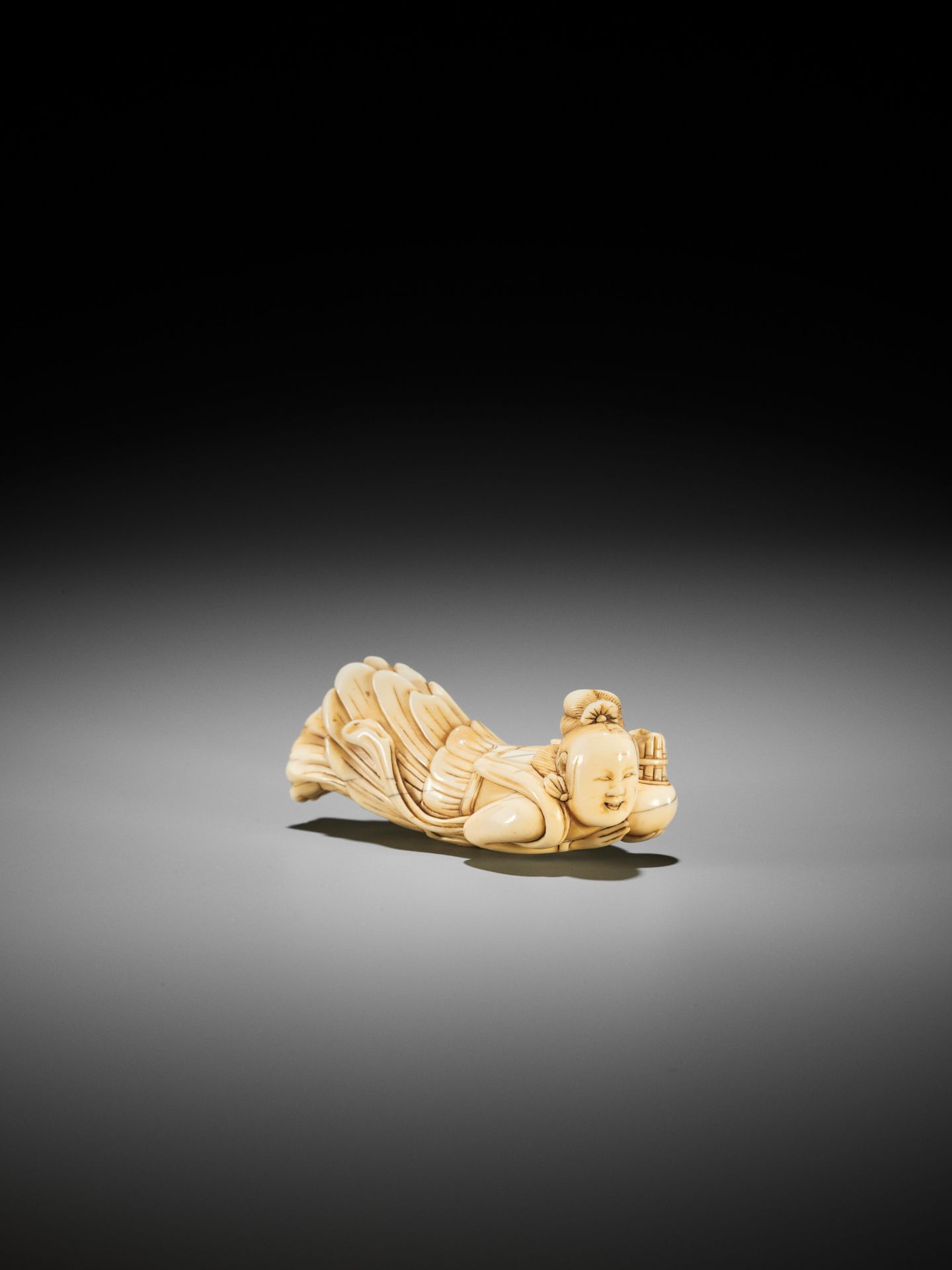 A SUPERB, LARGE AND RARE IVORY NETSUKE OF A TENNIN (BUDDHIST ANGEL) - Image 2 of 6