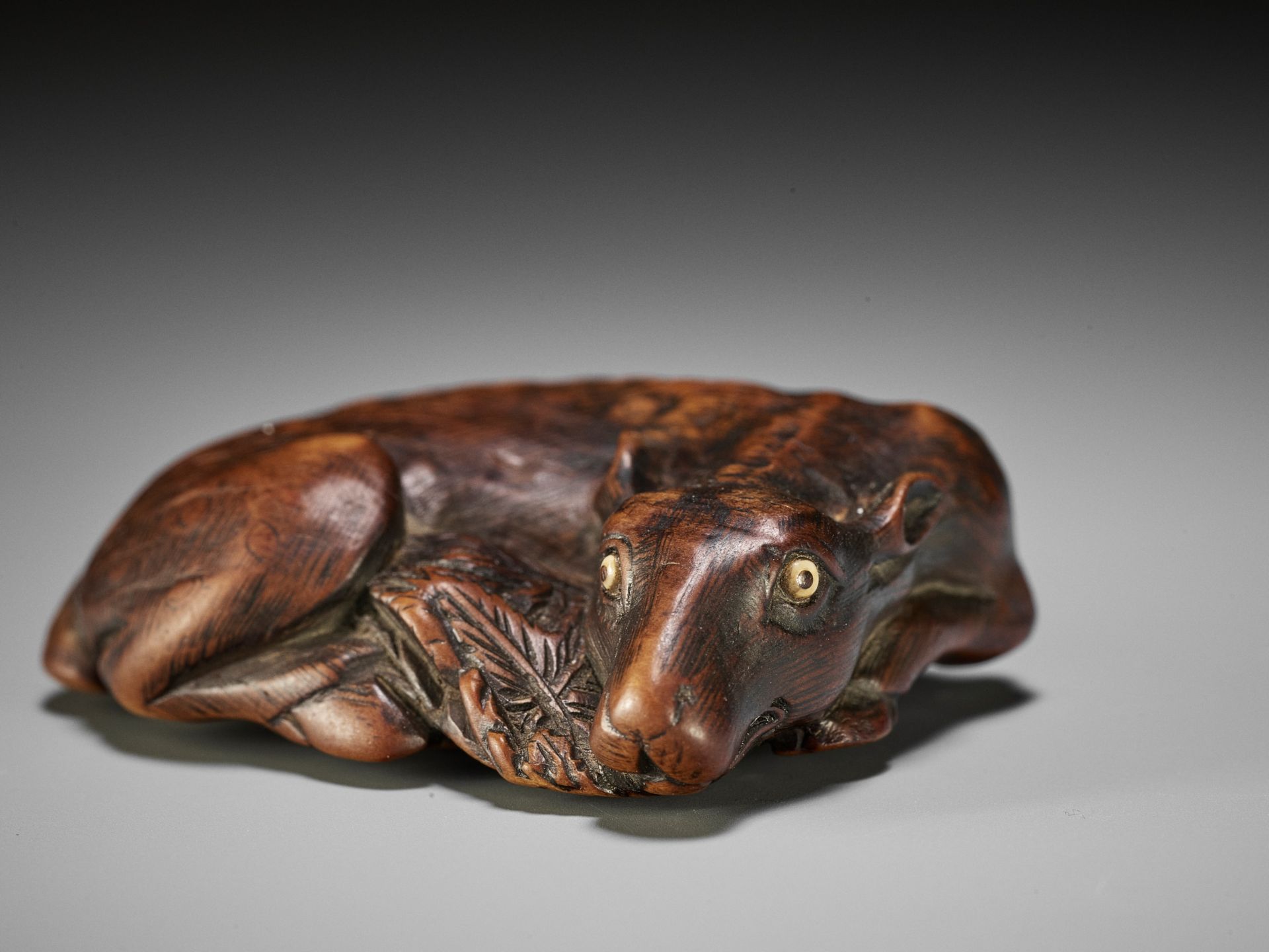 MASATOMO: A FINE WOOD NETSUKE OF A RECUMBENT DEER - Image 3 of 12