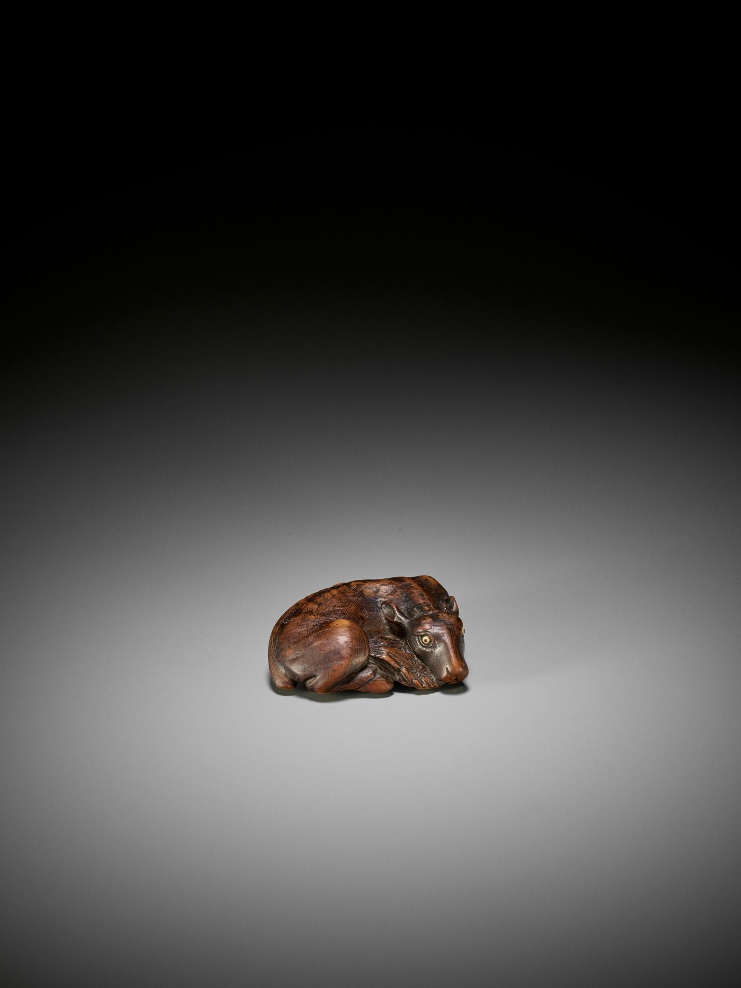 MASATOMO: A FINE WOOD NETSUKE OF A RECUMBENT DEER - Image 2 of 12