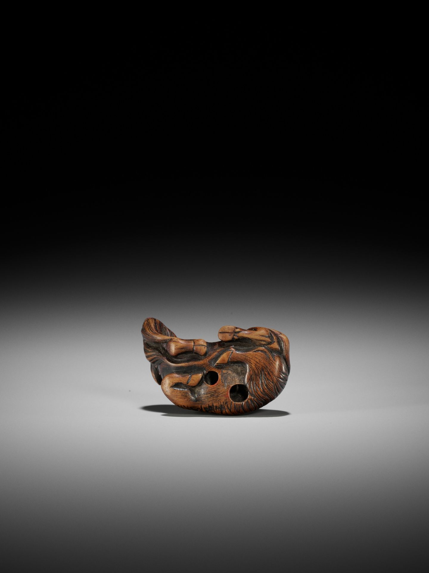 A FINE KYOTO SCHOOL WOOD NETSUKE OF A RECUMBENT GOAT - Image 15 of 16