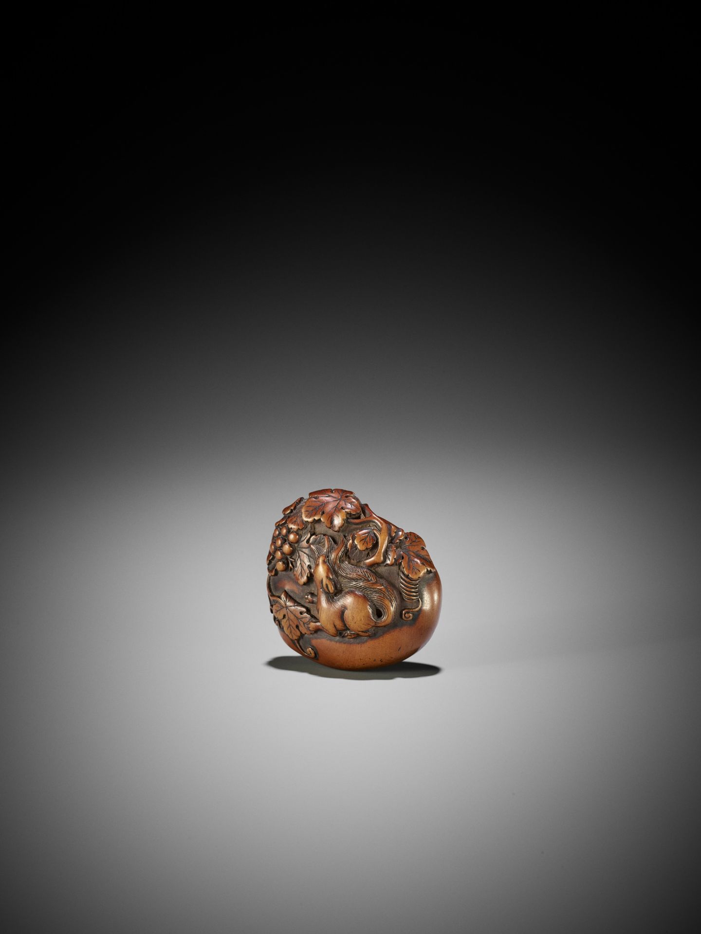 A SUPERB WOOD MANJU NETSUKE OF SQUIRREL WITH GRAPES - Image 5 of 8