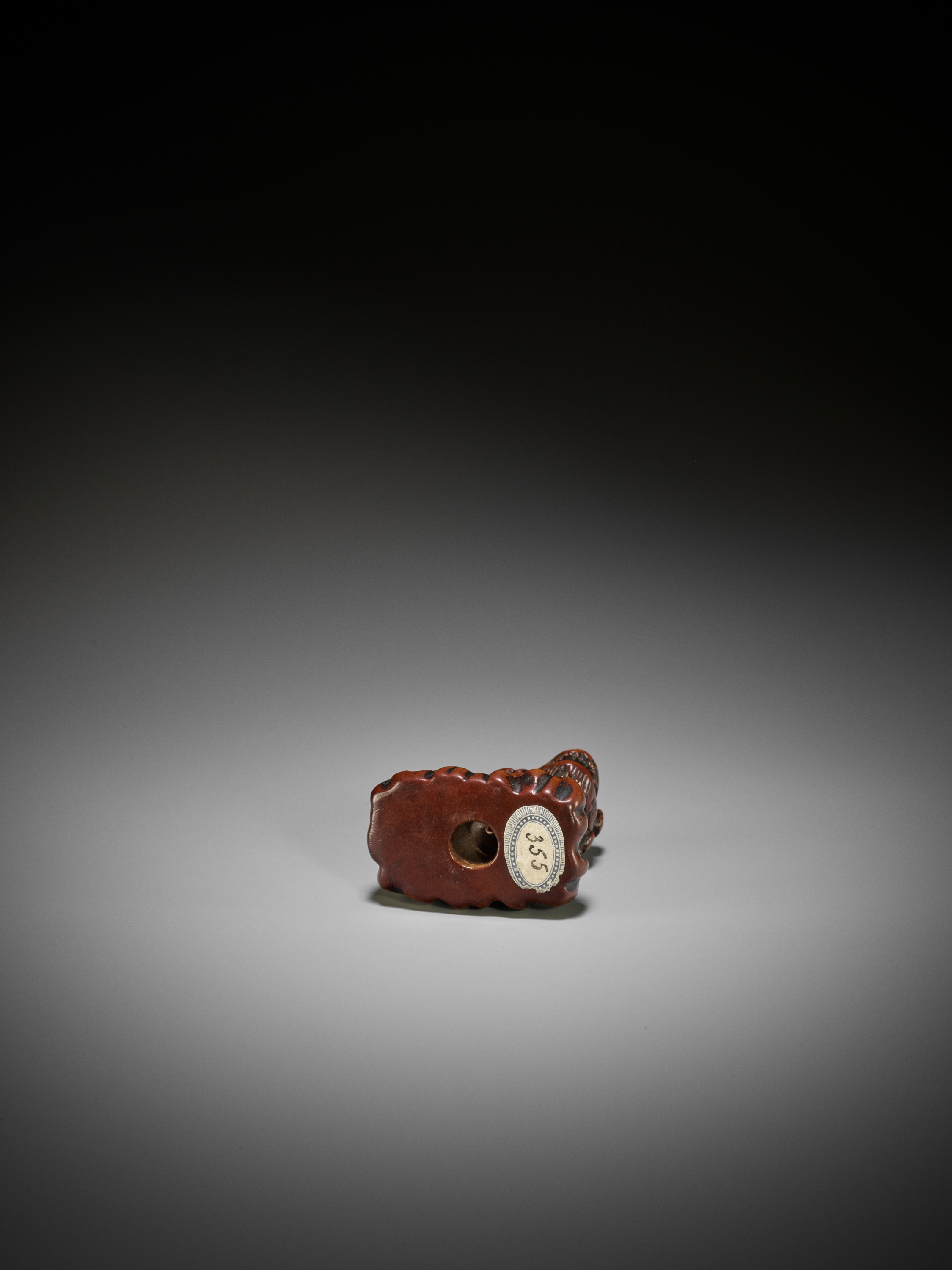 A GOOD WOOD NETSUKE OF A SHISHI - Image 10 of 11