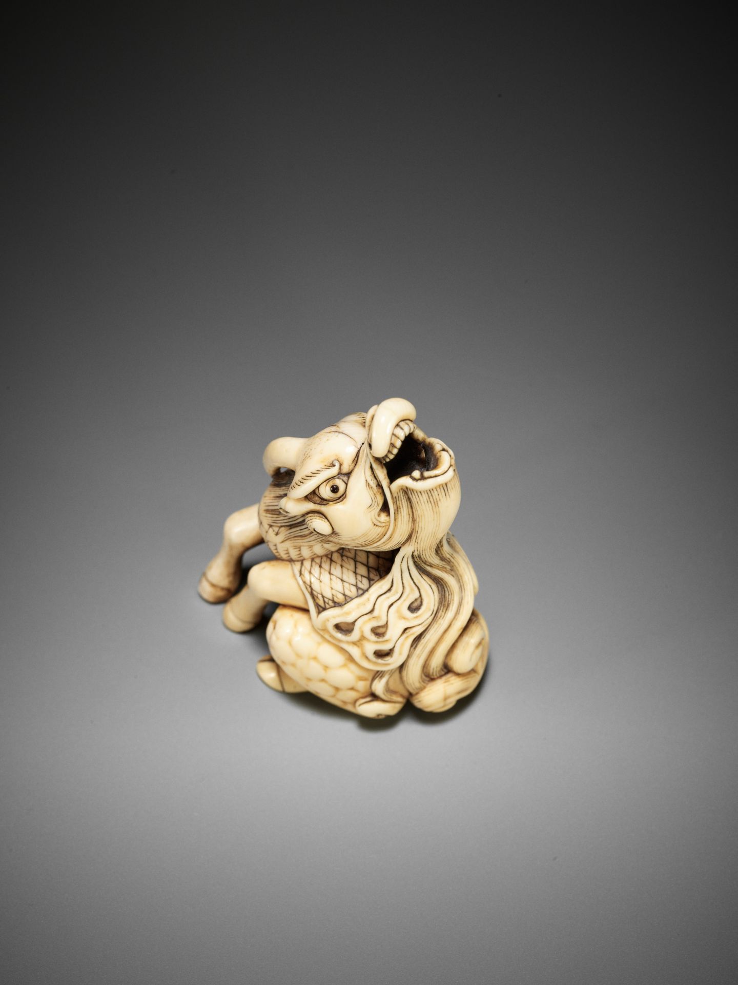 A POWERFUL IVORY NETSUKE OF A BAYING KIRIN, ATTRIBUTED TO MITSUHARU - Image 3 of 12