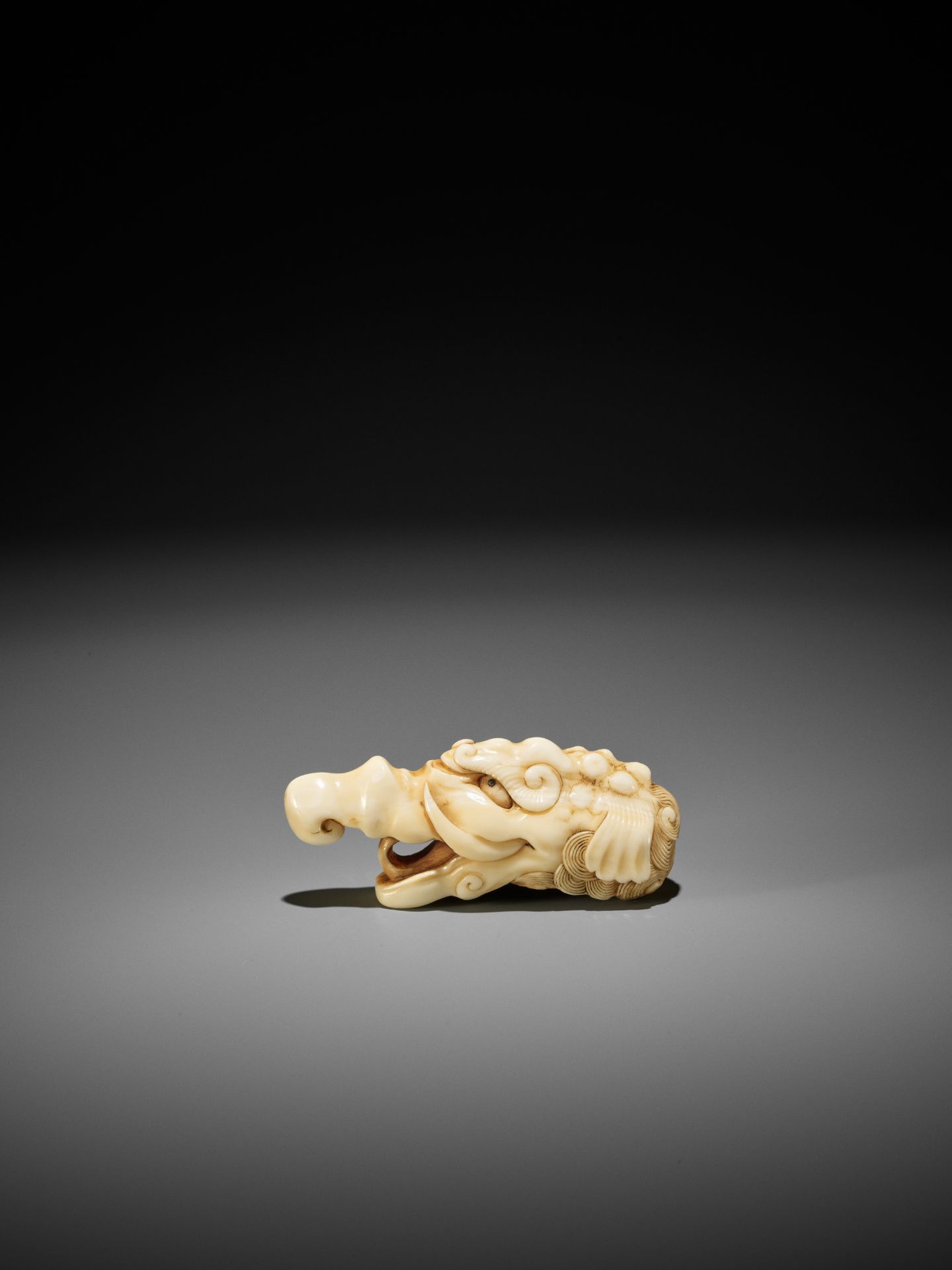 A RARE MARINE IVORY NETSUKE OF A BAKU HEAD - Image 6 of 8