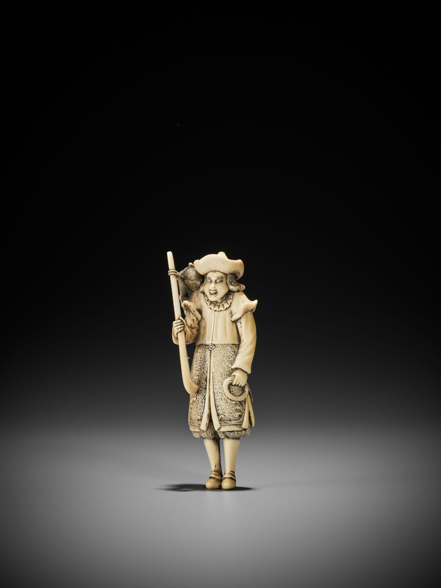 A SUPERB AND LARGE IVORY NETSUKE OF A DUTCHMAN - Image 2 of 12