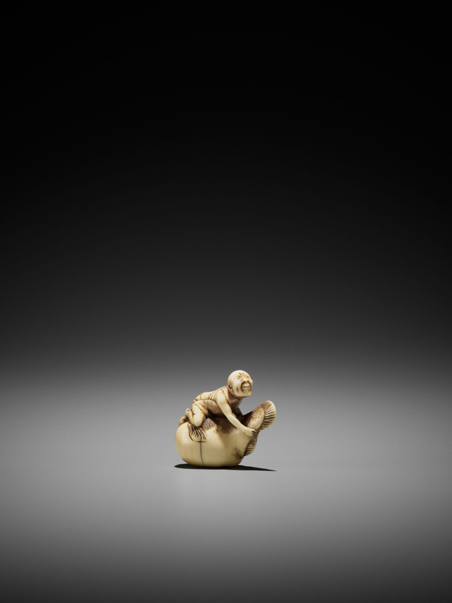 A RARE IVORY NETSUKE OF A FISHERMAN ON A FUGU - Image 2 of 8