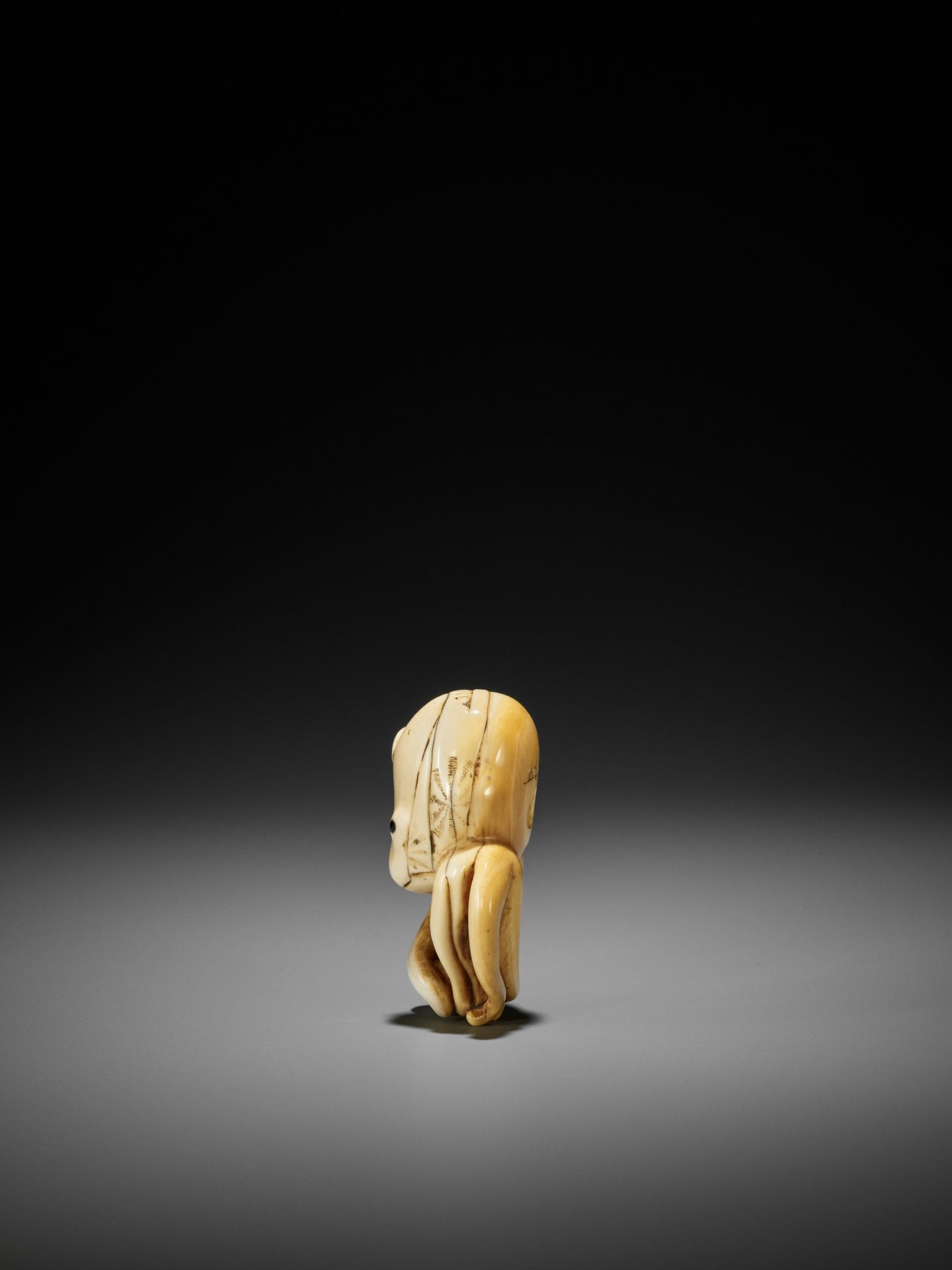 A GOOD IVORY NETSUKE OF AN OCTOPUS - Image 5 of 9