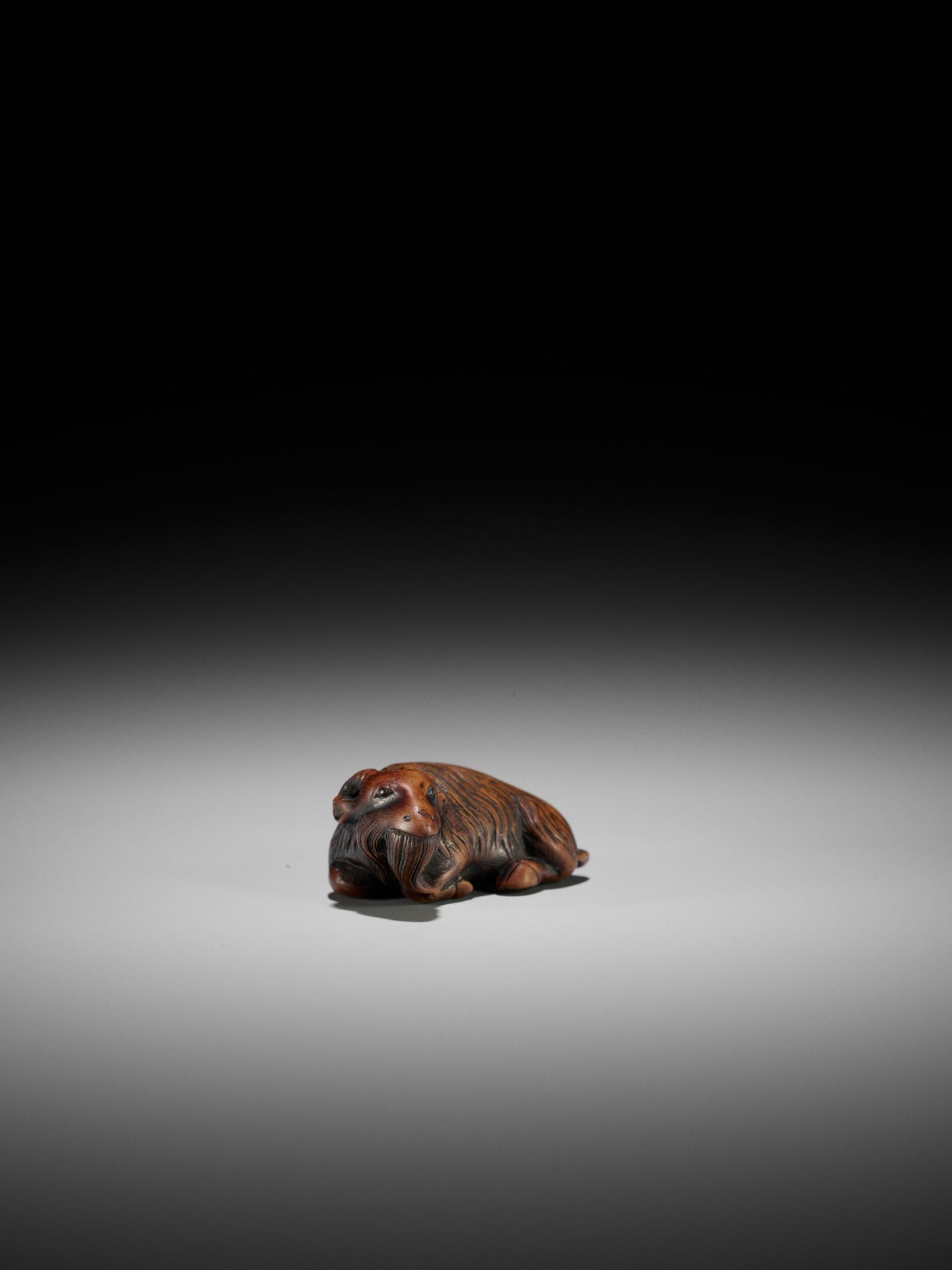 A FINE KYOTO SCHOOL WOOD NETSUKE OF A RECUMBENT GOAT - Image 14 of 16