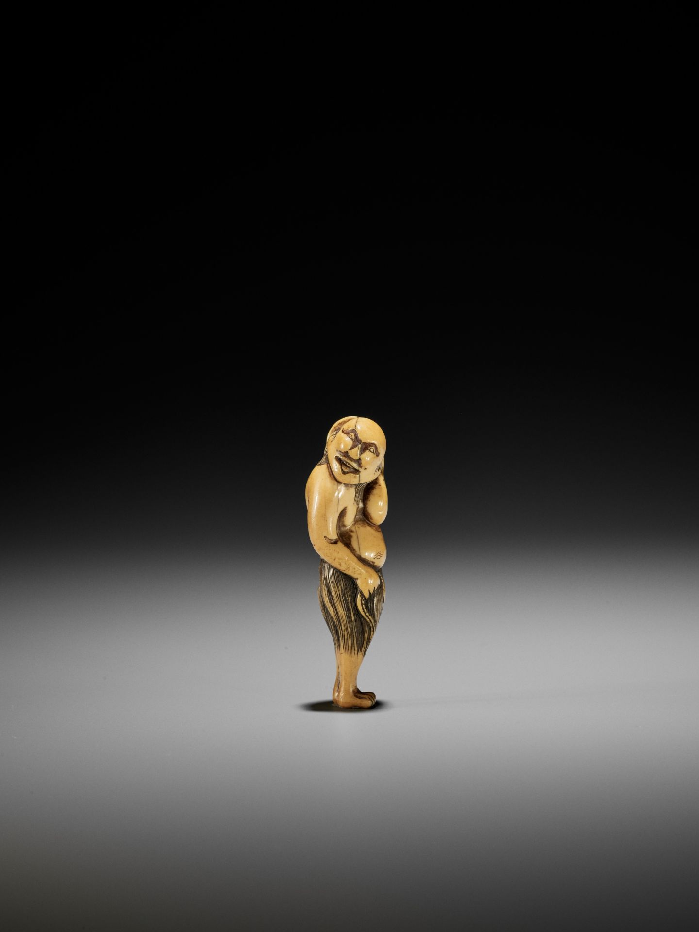 A RARE NETSUKE OF A MALE AWABI DIVER - Image 7 of 8