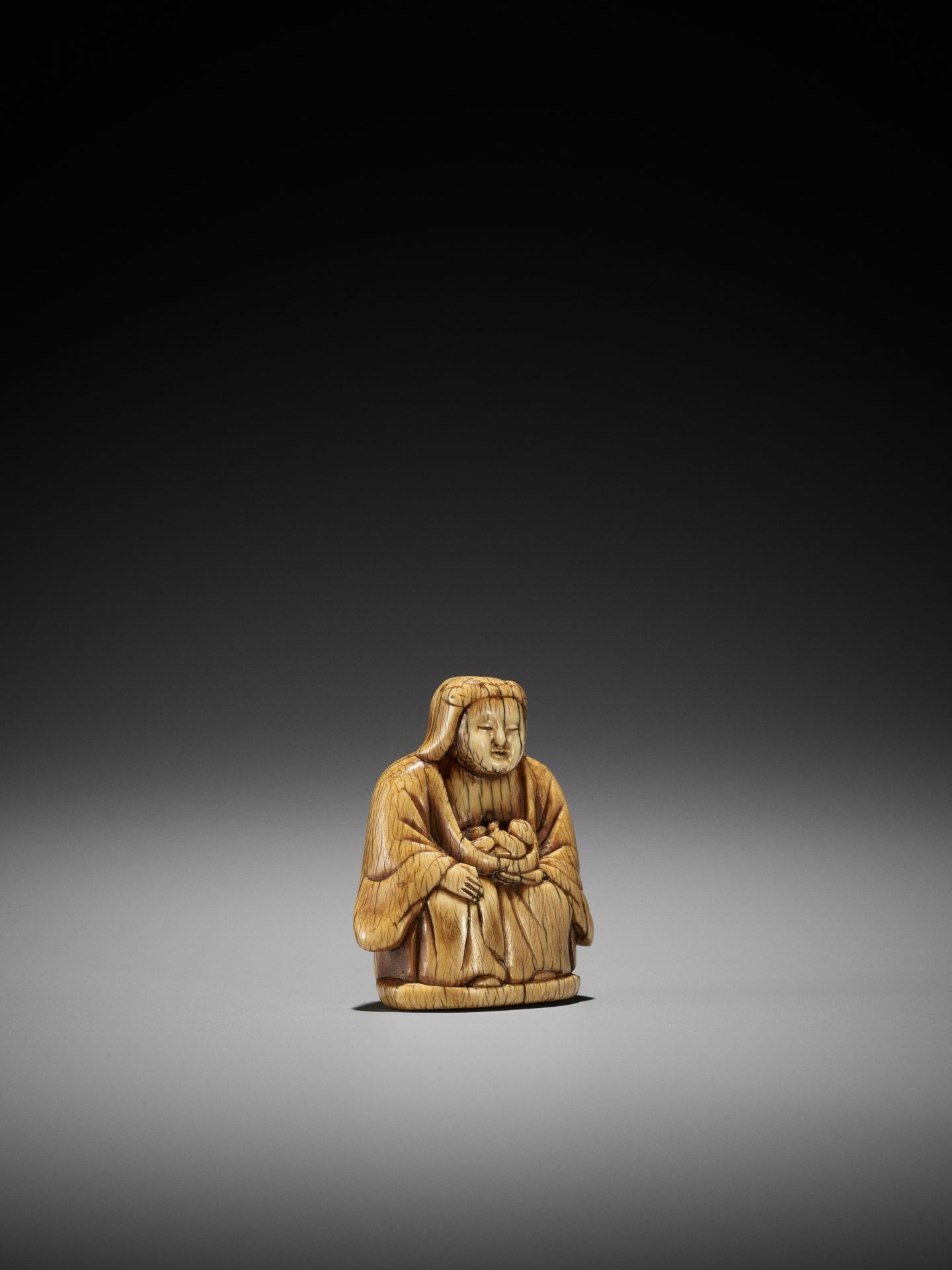 A RARE AND EARLY IVORY NETSUKE OF KARITEIMO (HARITI) - Image 7 of 9