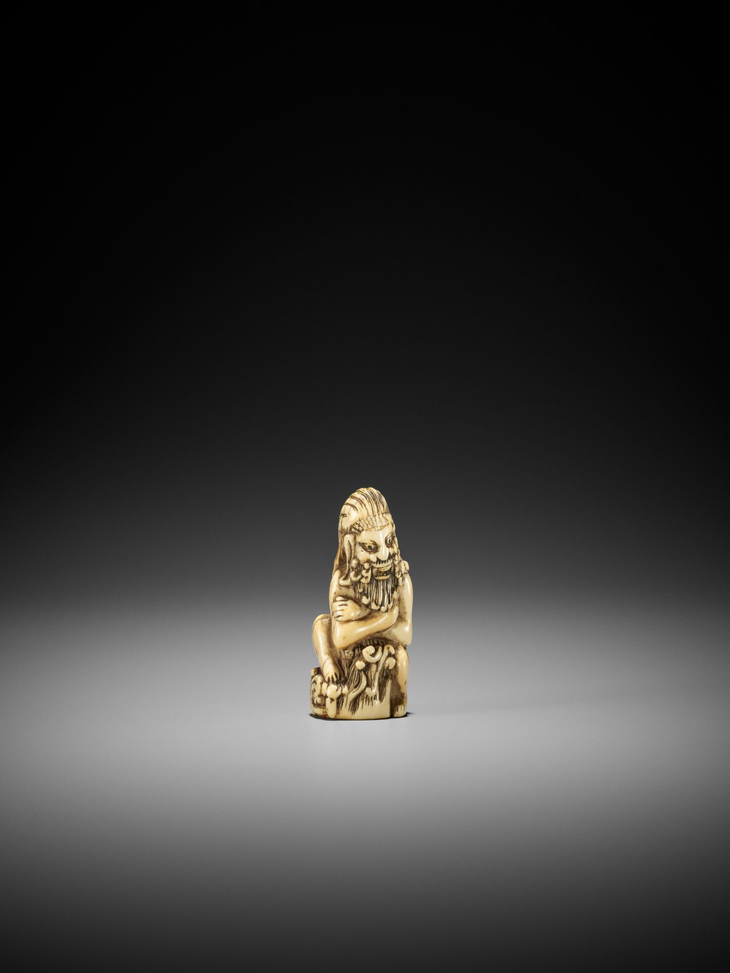 A RARE IVORY NETSUKE OF A FOREIGN DEVIL - Image 6 of 12