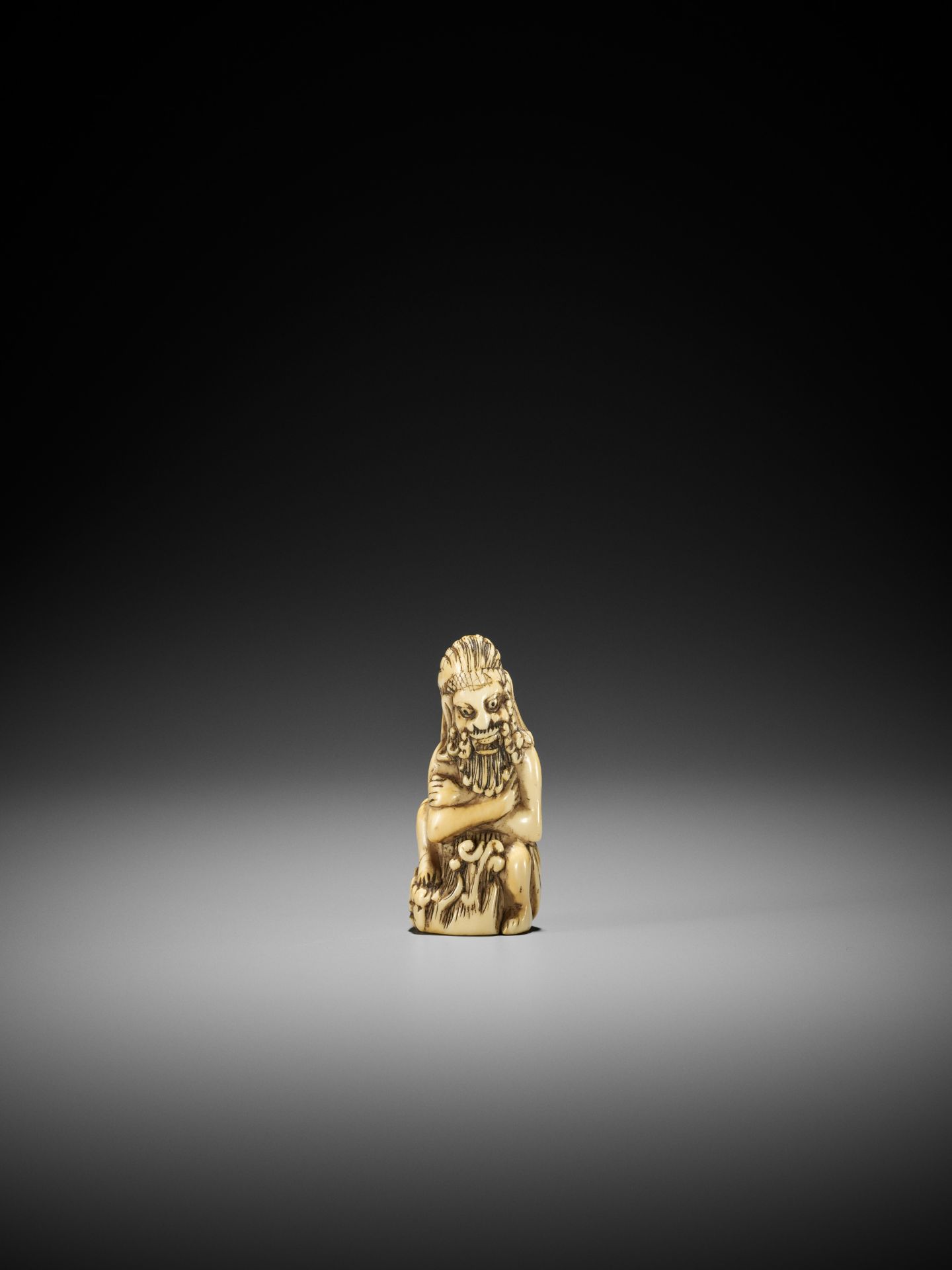 A RARE IVORY NETSUKE OF A FOREIGN DEVIL - Image 5 of 12