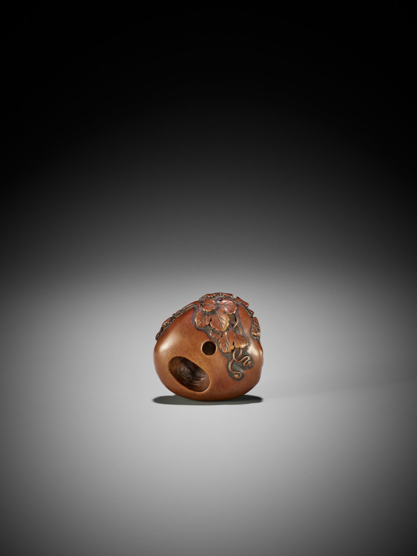 A SUPERB WOOD MANJU NETSUKE OF SQUIRREL WITH GRAPES - Image 4 of 8