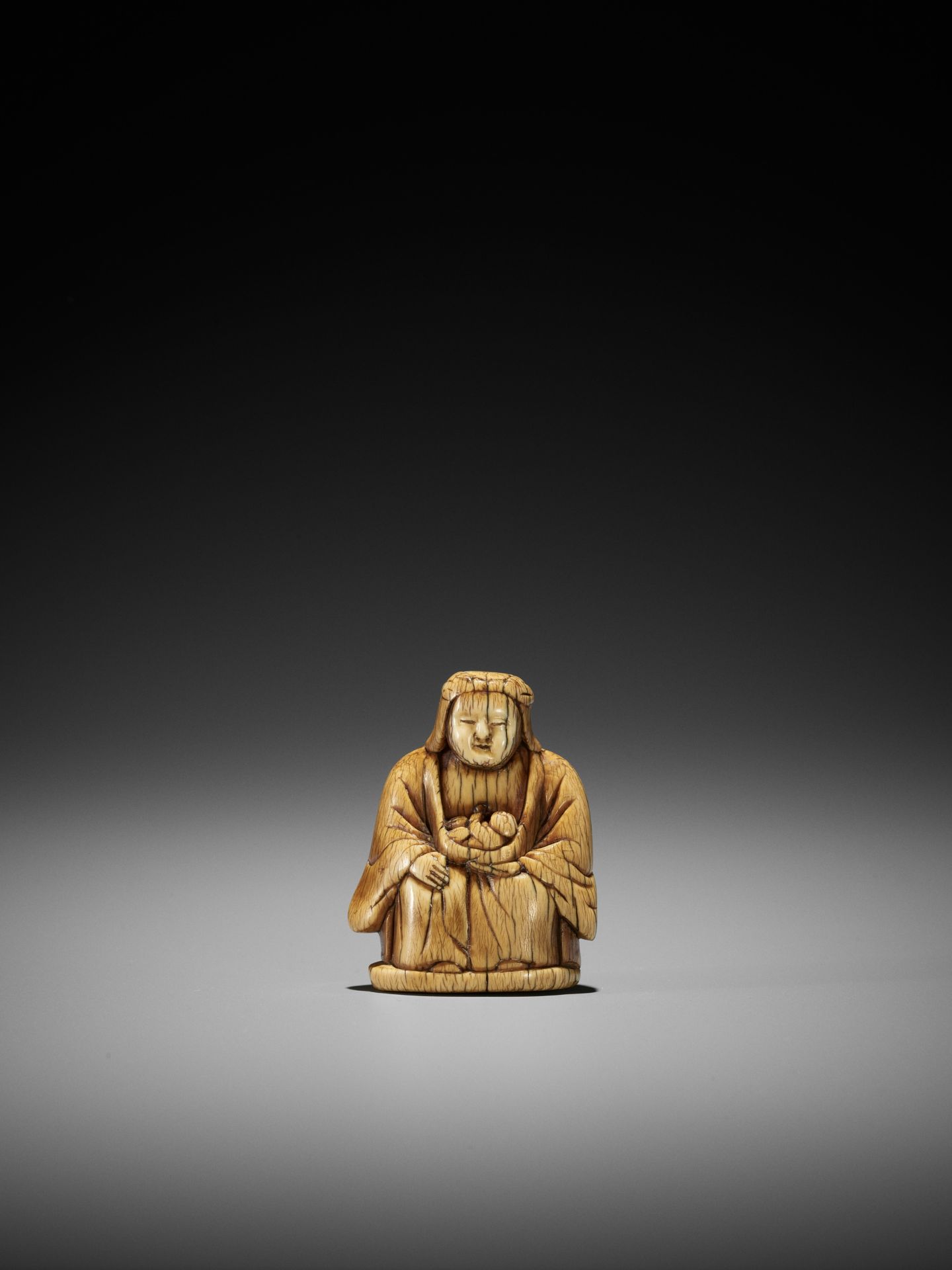 A RARE AND EARLY IVORY NETSUKE OF KARITEIMO (HARITI) - Image 3 of 9