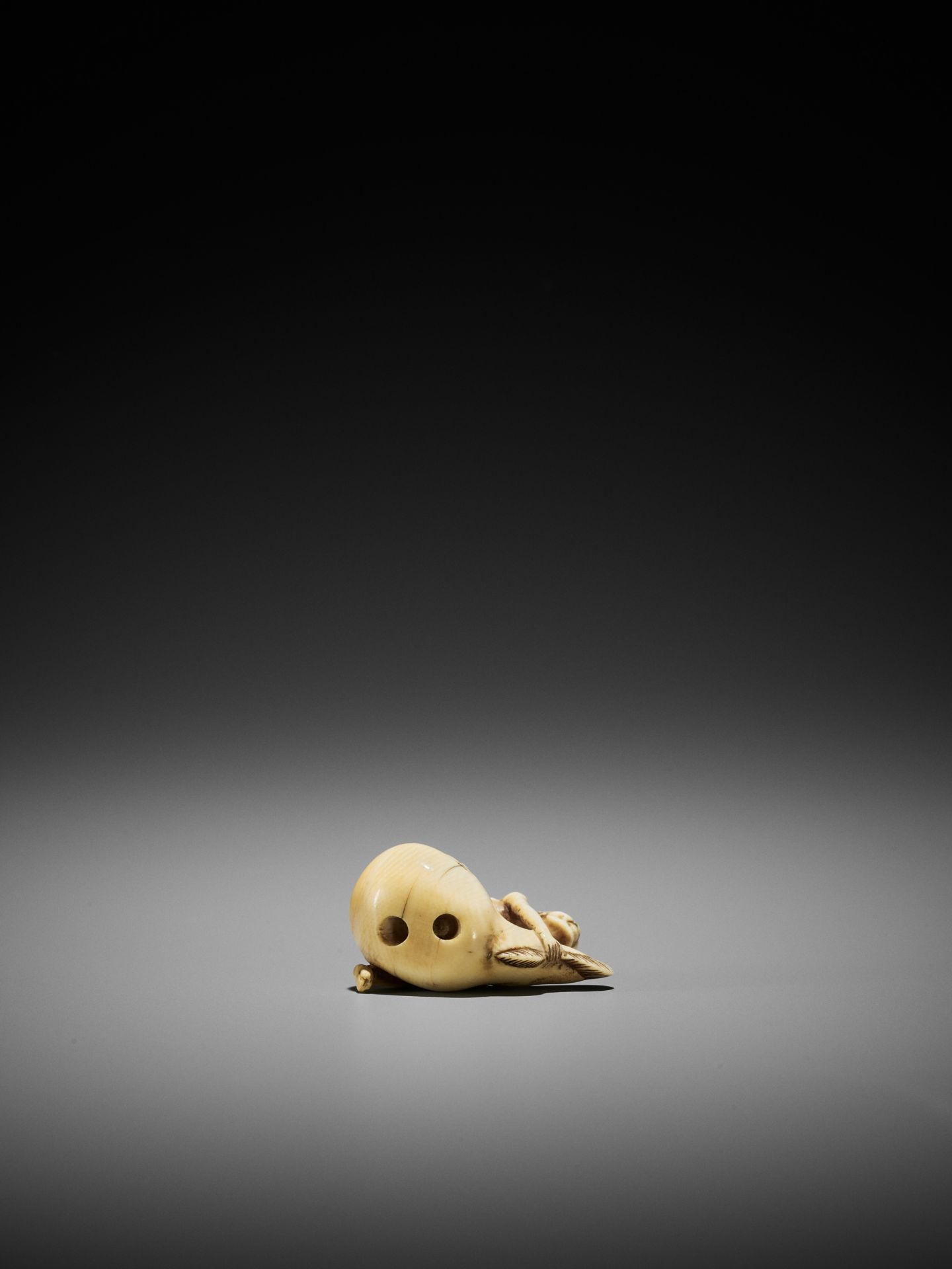 A RARE IVORY NETSUKE OF A FISHERMAN ON A FUGU - Image 8 of 8