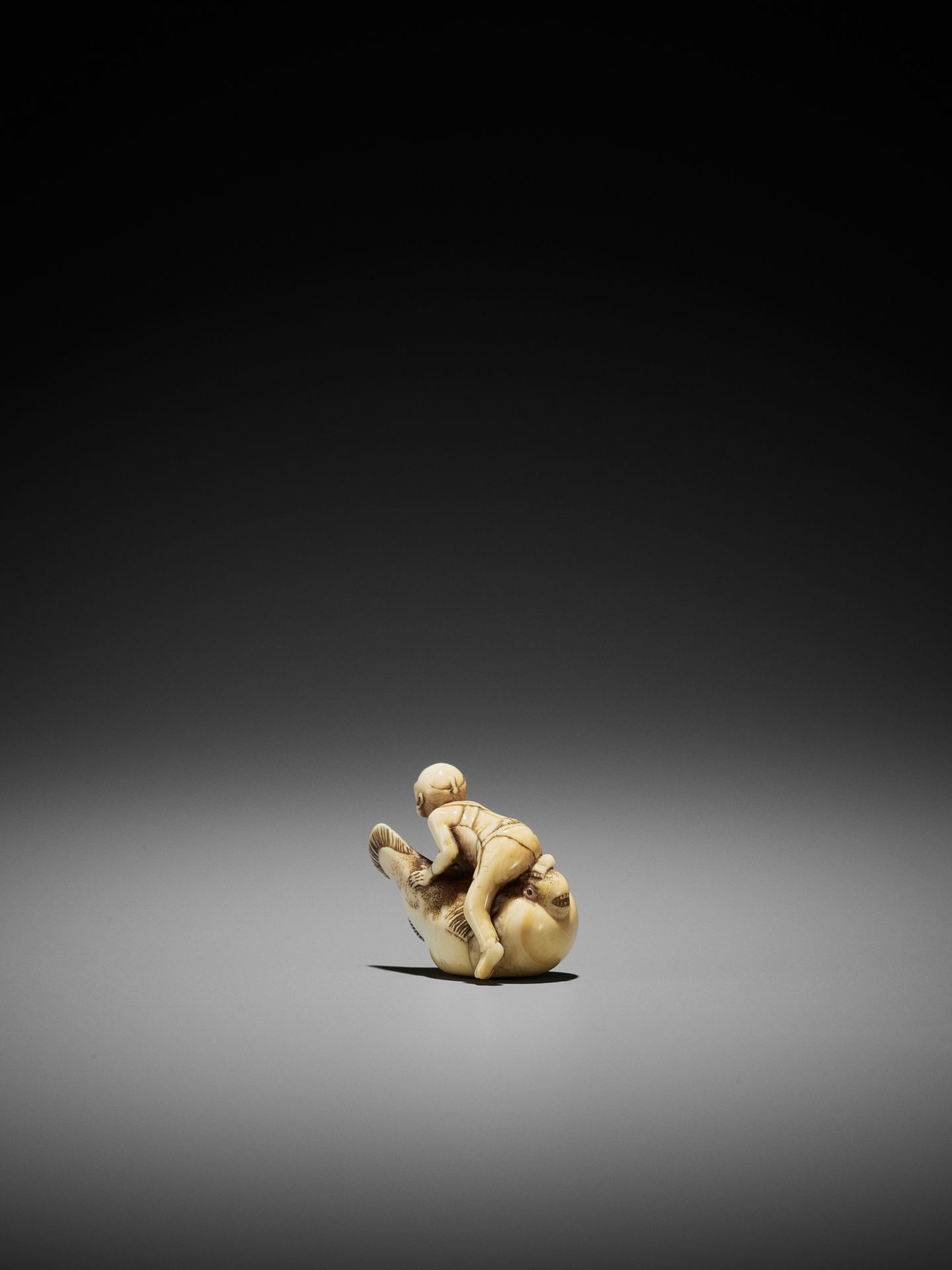 A RARE IVORY NETSUKE OF A FISHERMAN ON A FUGU - Image 3 of 8