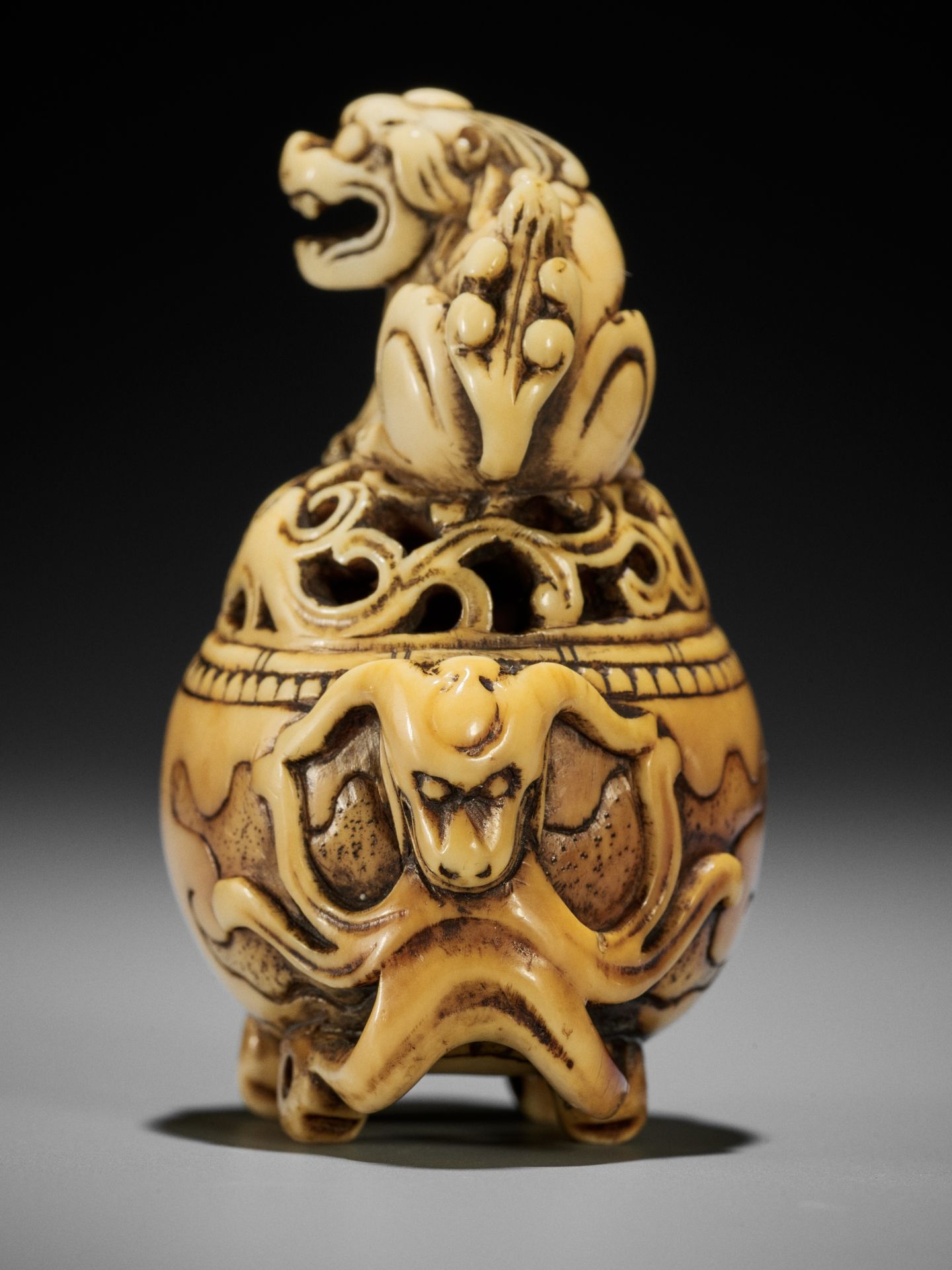 A RARE IVORY NETSUKE OF A KORO (INCENSE BURNER) WITH SHISHI - Image 4 of 10