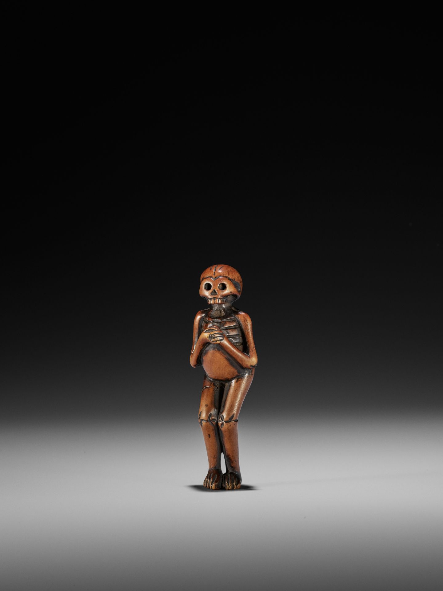 A RARE WOOD NETSUKE OF A SKELETON - Image 2 of 8