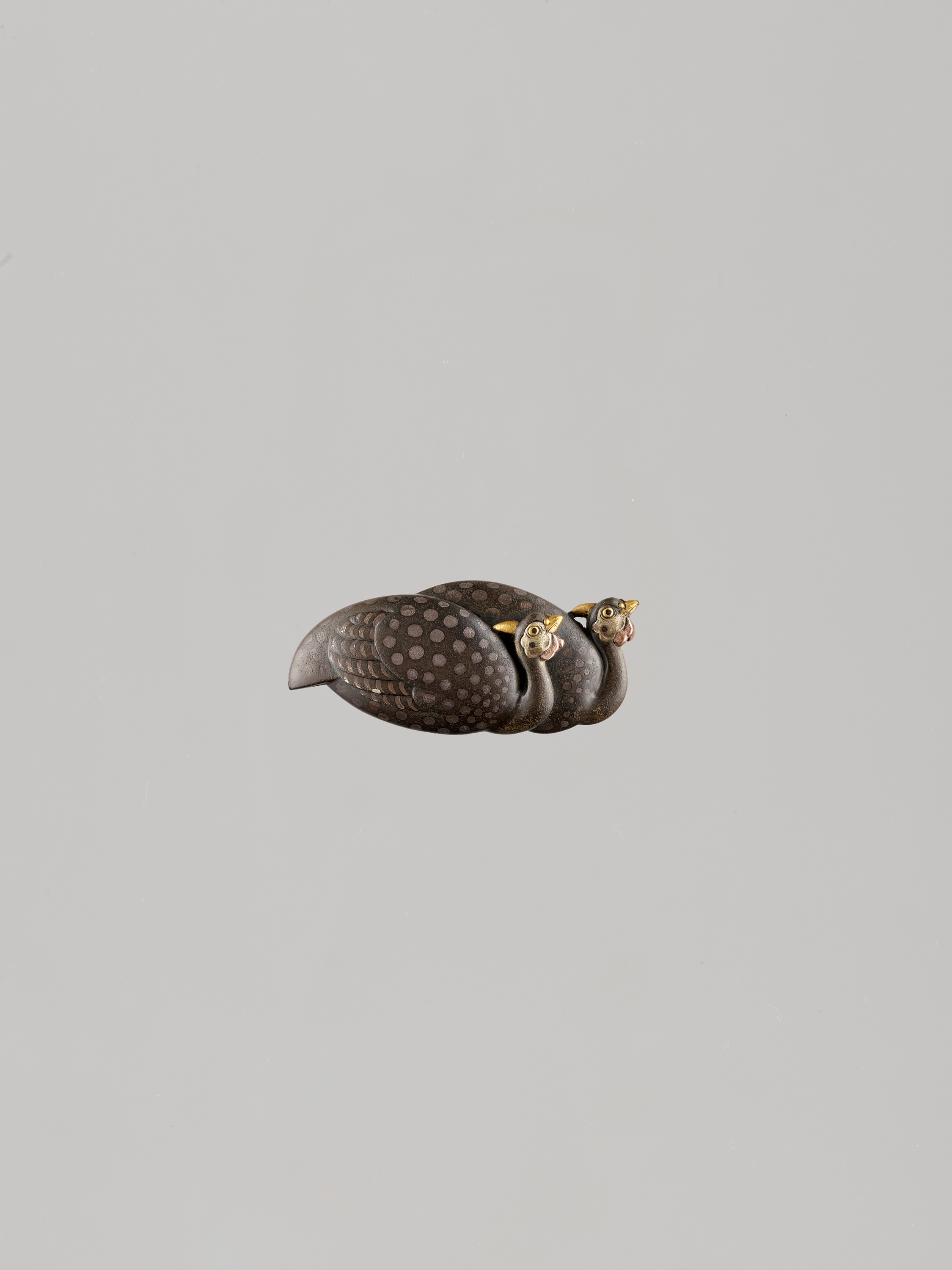 KATSUAKI: A FINE SILVER-MOUNTED OBIDOME (SASH CLIP) DEPICTING PHEASANTS - Image 2 of 7