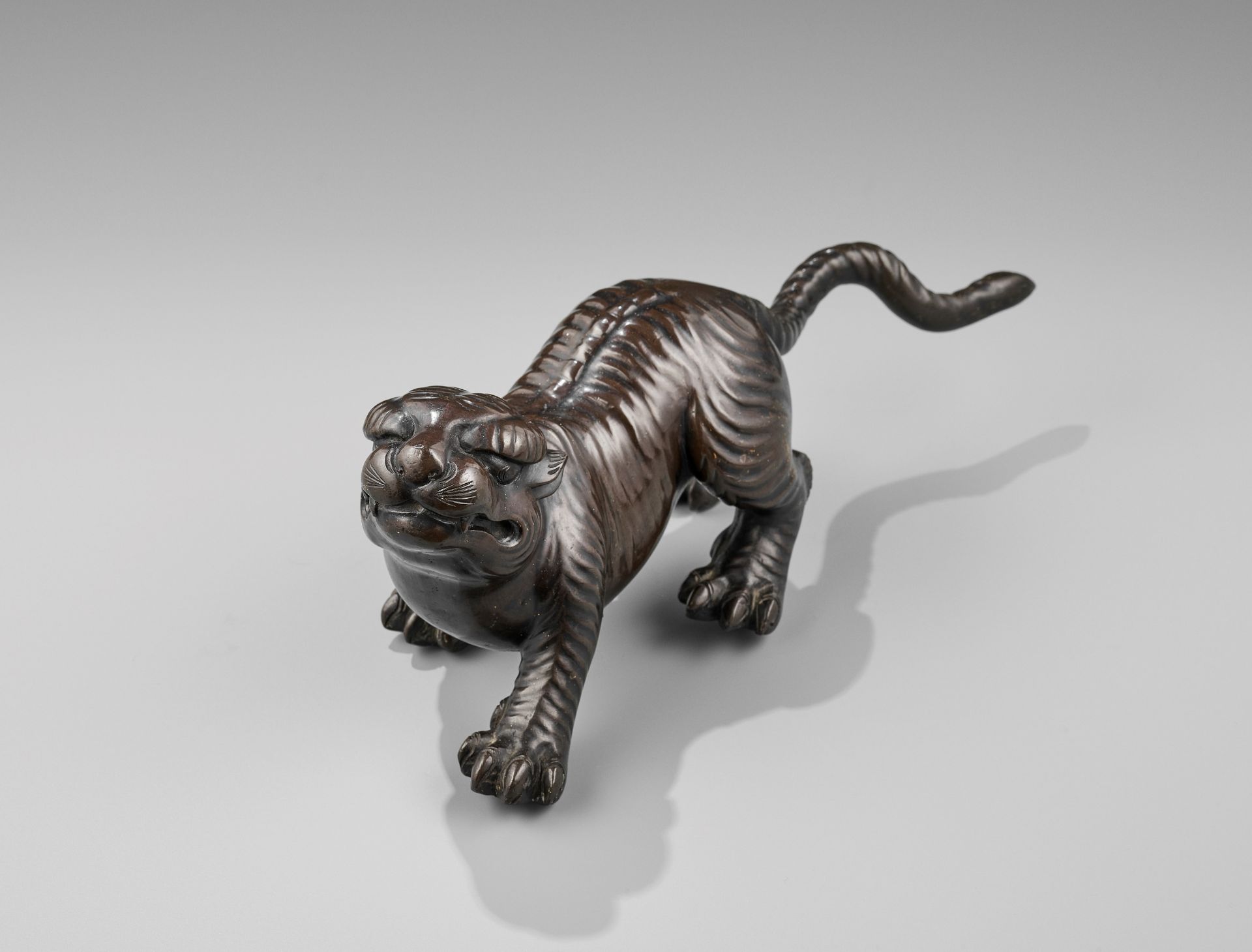 AN UNUSUAL MASSIVE BRONZE OKIMONO OF A TIGER - Image 2 of 11