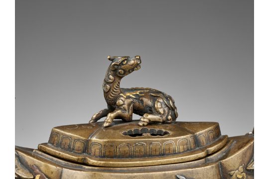 A FINE SENTOKU BRONZE 'MYTHICAL BEAST' KORO (INCENSE BURNER) - Image 2 of 12