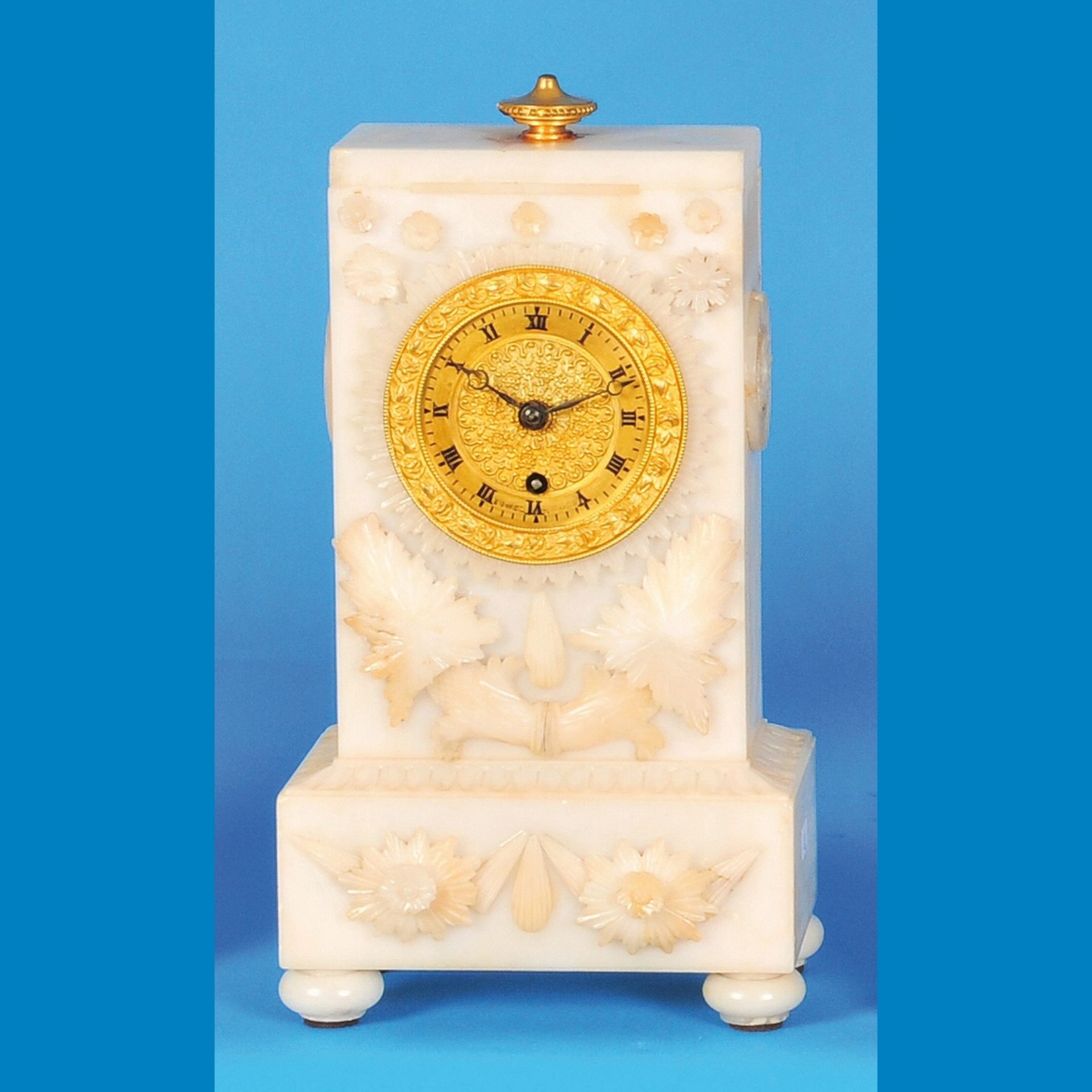 Small alabaster table clock with thread suspension of the pendulum