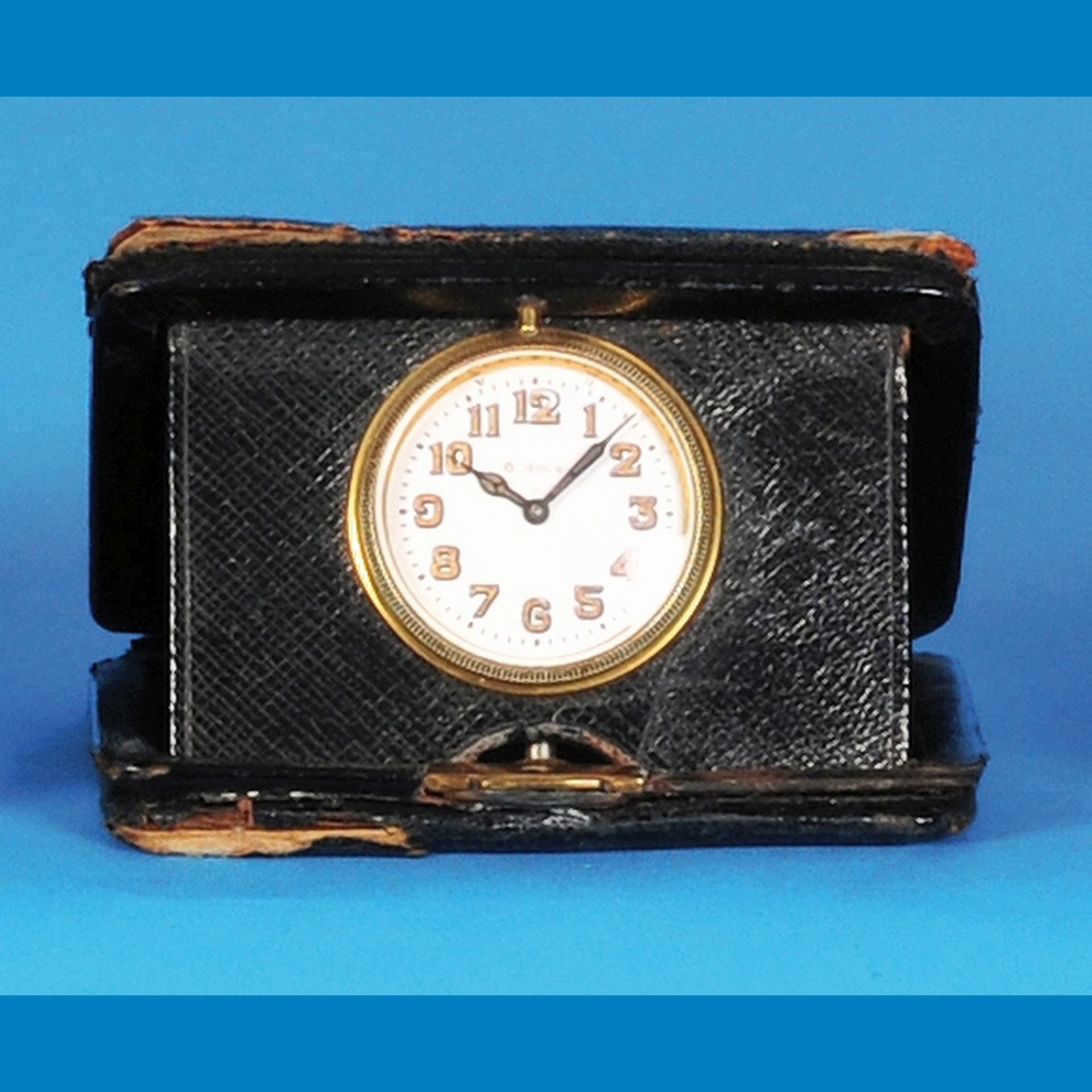 Hinged, small travel clock with 8-day movement