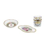 Three frames in Limoges porcelain with floral decoration Group: tray, bowl, scatolo- door objects.