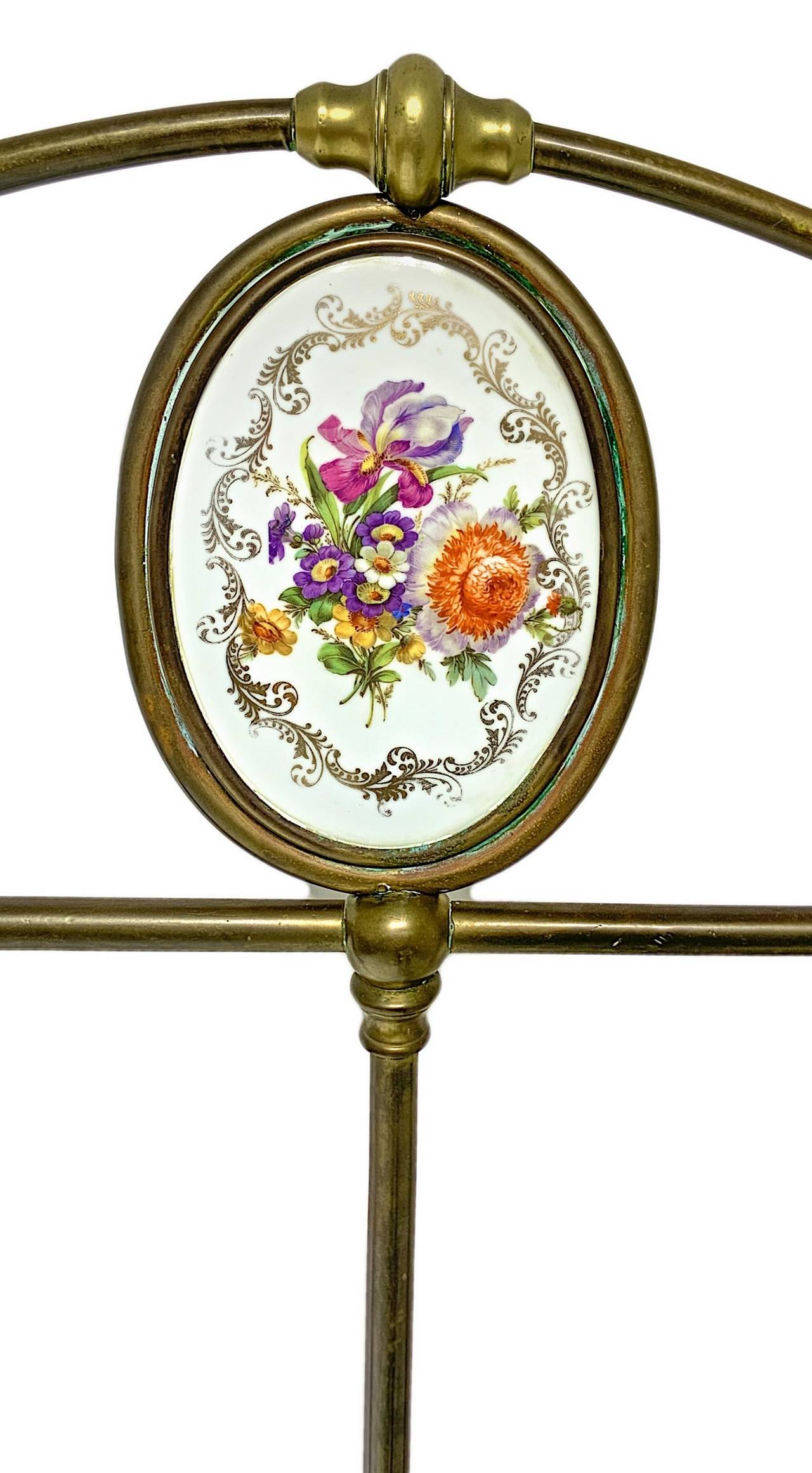 Elegant brass bed frame from the nineteenth century, with porcelain medallion on headboard and footb - Image 5 of 8