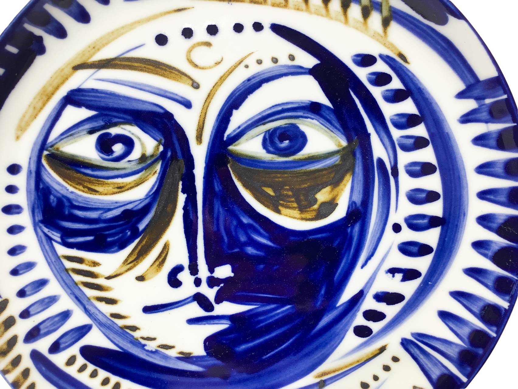 Wall Plate porcelain depicting his face in shades of blue, in the style of Vallaurice ceramics. Diam - Image 2 of 4