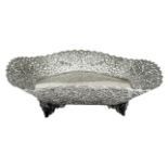 Centerpiece 800 silver table with taut laced. H 5. Cm 18x18 cm. 230 Gr.
