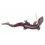 Buttons 8 K gold and silver in lizard-shaped with cutting diamonds Whit Whit (16 facets) and rubies.