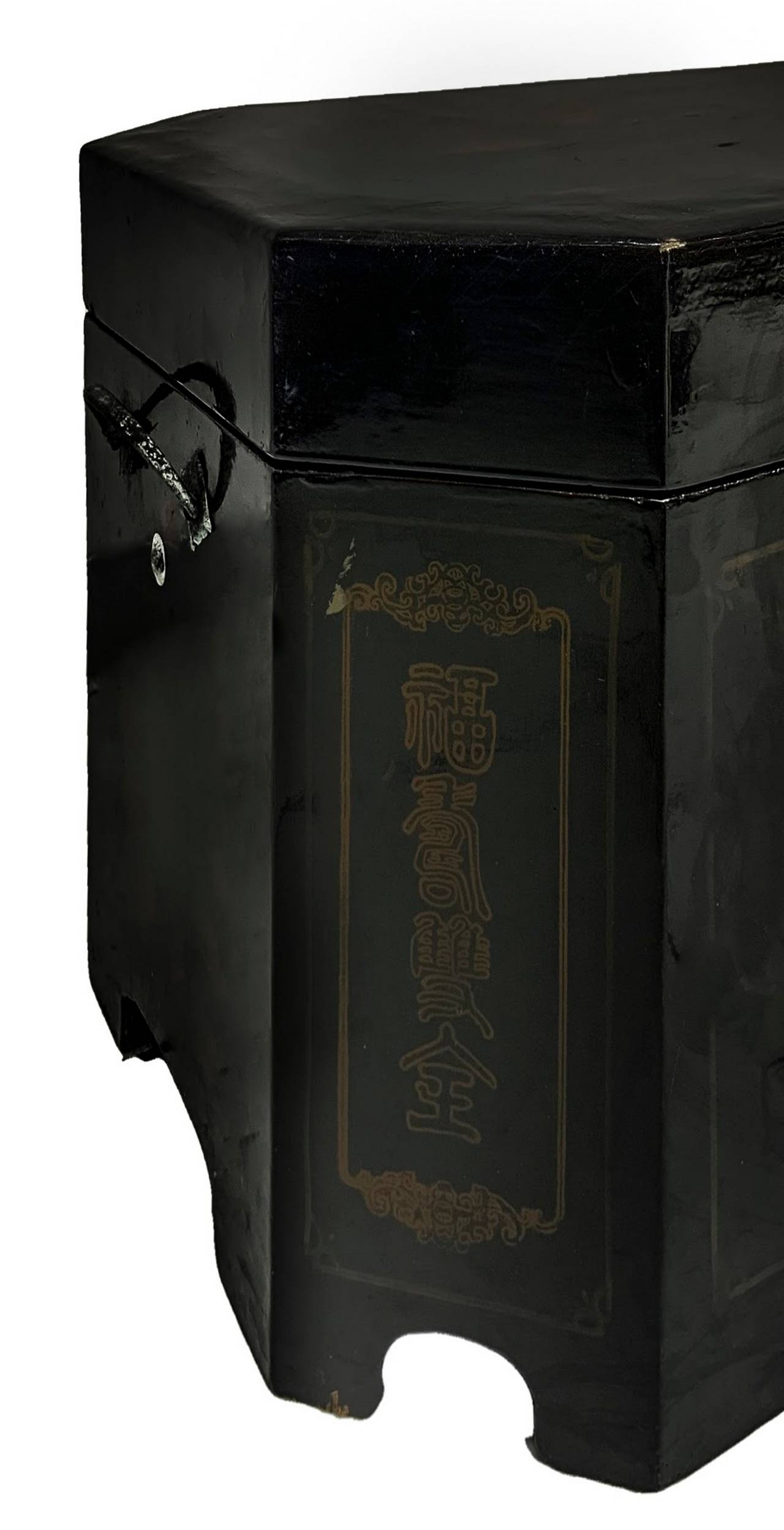 Ancient Chinese travel chest in lacquer wooden, hand-painted on the front with floral decorations on - Image 6 of 6