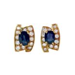 Earrings in yellow gold with sapphires and diamonds. Gr 7.1.