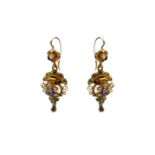 Parour pair of gold earrings B / Title brooch