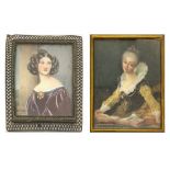 Two miniatures depicting female portrait. Frame filigree. Late nineteenth century. 8x7 Cm. 7,5x6 Cm.