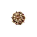 Brooch with pearls and rubies in red gold, 14 grams total Ancient Sicilian Processing