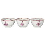 Three bowls in Chinese porcelain floral decorations. H 4.5 cm. mouth 7.8 cm. Minimum chipping and sp