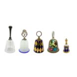 Group of 5 bells. A 15 cm in H crystal, a milk glass and socket brass cm 14. A porcelain depicting g