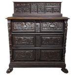 Cabinet in walnut wood, seventeenth century. Richly carved and sculpted, with the fore. H 125 cm Wid