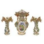 Triptych Louis Philippe porcelain with floral decorations and gold, nineteenth century. H 44 cm H 32