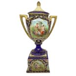 Potiche porcelain Vienna, with the base plinth and genre scenes within reserves with edges in gold,