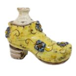 Shoe shaped warmer majolica of Caltagirone, Sicily, eighteenth century. H cm x 14 Cm 20x9