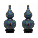 Pair of Chinese vessels with stand. H 23 cm.