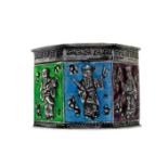 Small octagonal box with polychrome figures and prominent Japanese symbols. H 2.7 cm. Width 4 cm